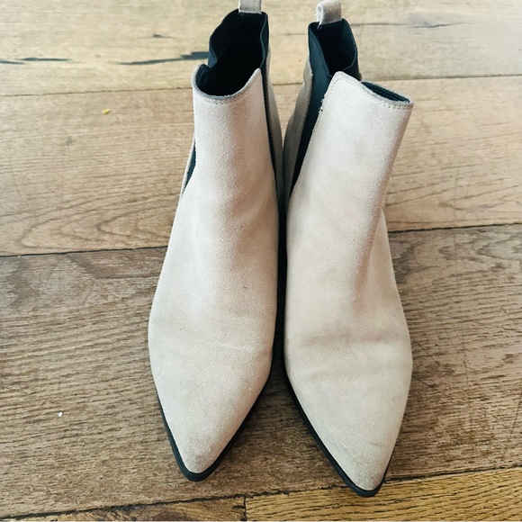 MARC FISHER tan suede leather pointy toe Chelsea bootie womens 9 - Picture 7 of 9